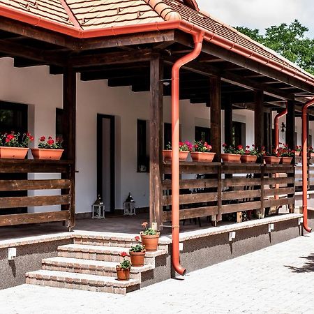 Boroka Vendeghaz Toalmas Hotel ภายนอก รูปภาพ